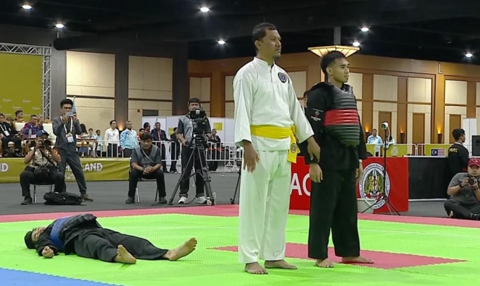 Võ sĩ Việt Nam bất tỉnh giữa sàn bị trọng tài bỏ mặc, BTC SEA Games nói ăn vạ