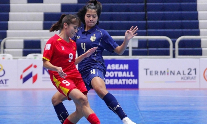 CĐV Thái Lan bùng nổ cảm xúc khi đánh bại Việt Nam, vào chung kết khu vực