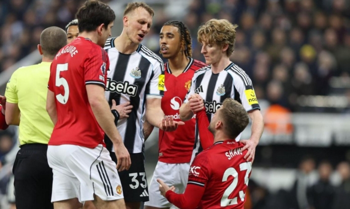 Tranh cãi dữ dội trận Newcastle thắng bất ngờ MU