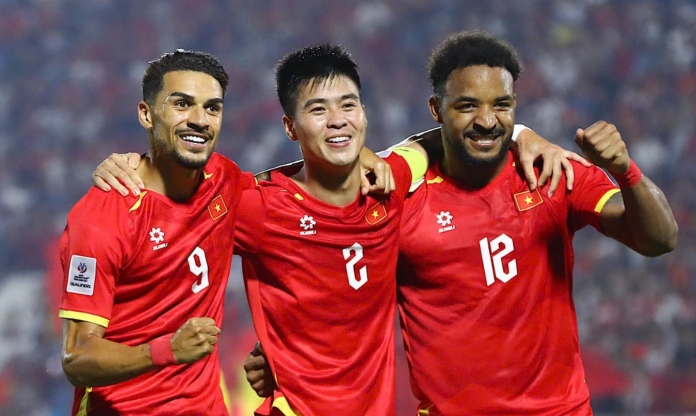 Báo Hàn đồng loạt phát cuồng vì cặp Son - Hên của HLV Kim Sang Sik