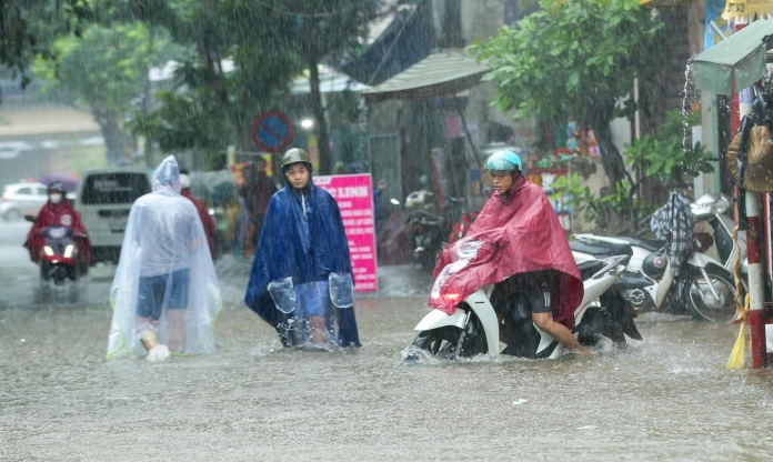 Dự báo thời tiết hôm nay 24/4 trên cả nước: Mưa dông diện rộng, miền Bắc trời mát