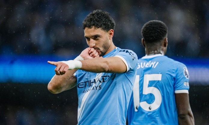 Đánh bại Crystal Palace, Man City ép sát Arsenal trong cuộc đua vô địch