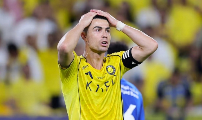 NÓNG: Al Nassr của Ronaldo liên tiếp nhận 2 đòn giáng cực nặng