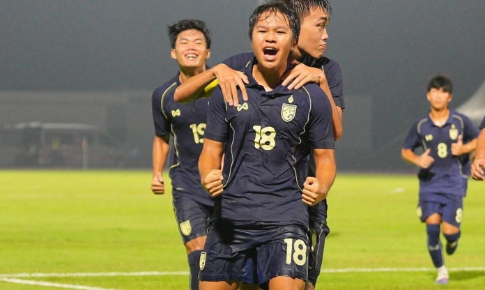 CĐV Thái đồng loạt réo tên Việt Nam khi hạ U19 Malaysia, vào bán kết