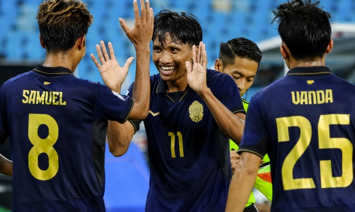 CĐV Campuchia đồng loạt réo tên Việt Nam khi thắng đậm tại AFF Cup