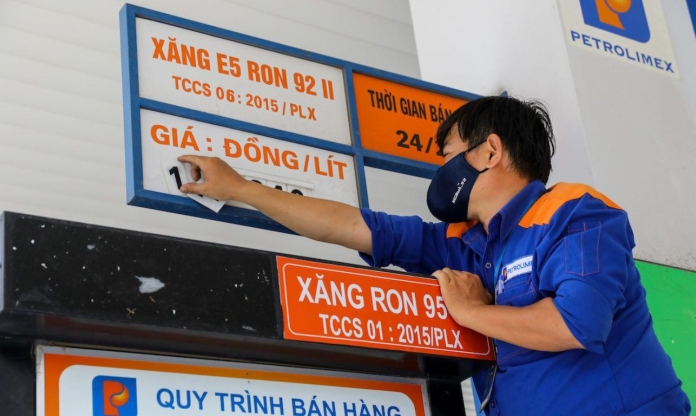 Giá xăng dầu hôm nay 7/8: Thế giới tăng vọt bất ngờ