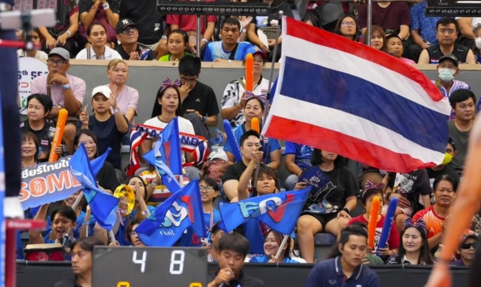 CĐV Thái Lan đồng loạt dậy sóng khi thắng Việt Nam 3-0 để vô địch ĐNÁ