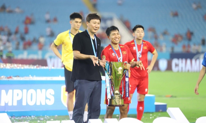 Báo Hàn: 'Hôm nay Kim Sang Sik là Vua bóng đá Việt Nam'