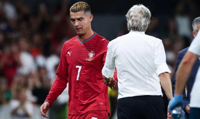 Báo Bồ Đào Nha phản ứng cực gắt khi Ronaldo bất ngờ rời ĐTQG