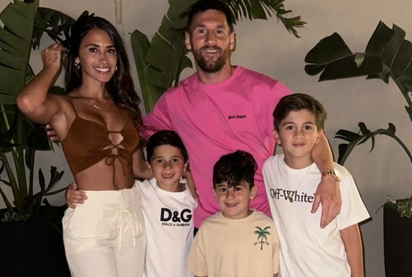 Messi 'nghiện' màu hồng sau khi đến Inter Miami