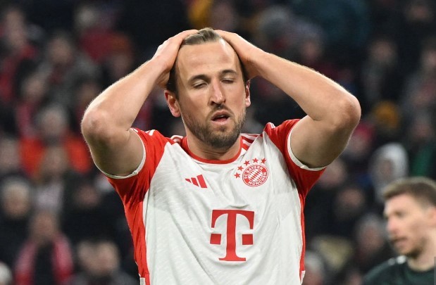 Bayern thua sốc, bị Leverkusen bỏ xa tại Bundesliga