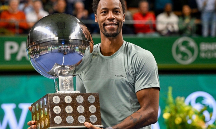 Vô địch Stockholm, Gael Monfils sánh ngang huyền thoại quần vợt Roger Federer