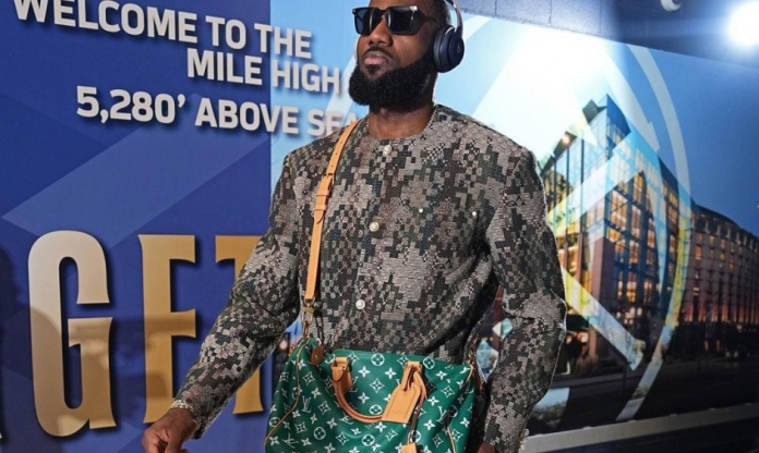 Soi outfit cực chất của LeBron James trong trận mở màn mùa giải mới NBA