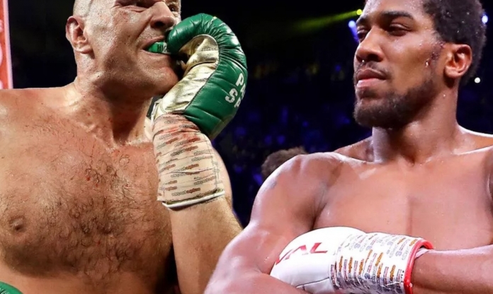 Tyson Fury khiến nhà vô địch hạng nặng quyền anh 'đợi dài cổ' vì lí do này