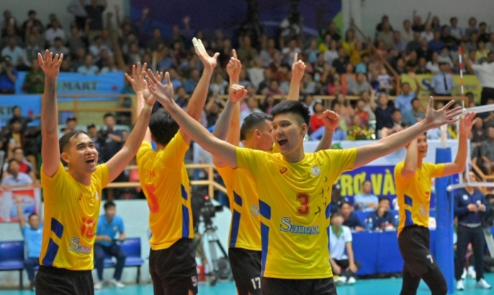 Nhà vô địch bóng chuyền Việt Nam thua ngược tuyển Campuchia ‘thu nhỏ’