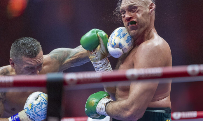 Toàn cảnh chiến thắng lịch sử của Oleksandr Usyk trước Tyson Fury