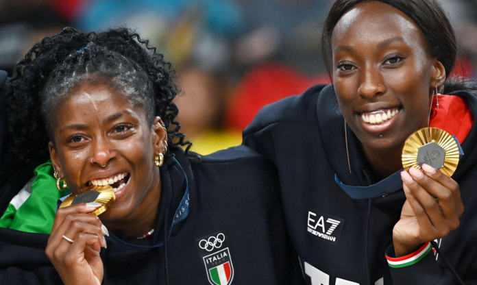 Nhà báo Ý phát ngôn khiếm nhã về hai VĐV bóng chuyền nữ giành HCV Olympic