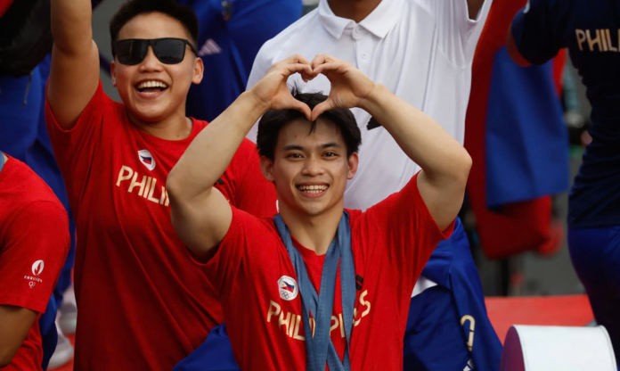 Philippines tổ chức lễ diễu hành cho HCV Olympic Carlos Yulo