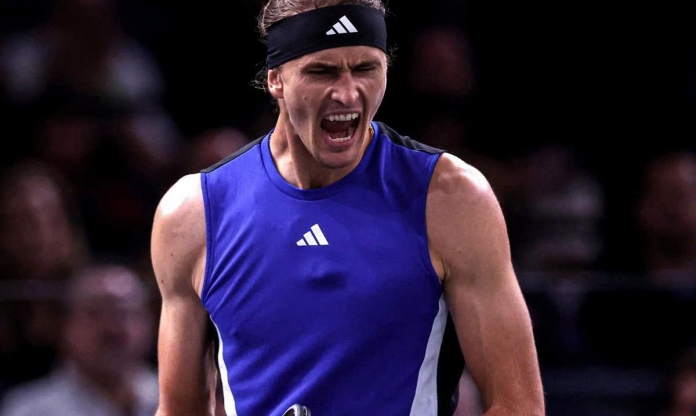 Tsitsipas thất bại trước Zverev ở tứ kết Paris Masters, kết thúc hy vọng dự ATP Finals