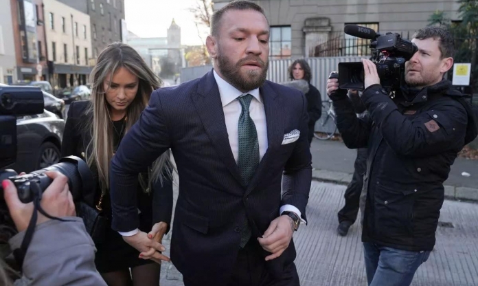 Conor McGregor bị người hâm mộ quay lưng