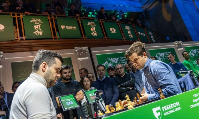 Vì sao Magnus Carlsen và Ian Nepomniachtchi bị cáo buộc dàn xếp tỷ số tại giải vô địch thế giới?