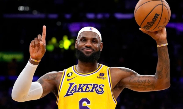 LeBron James thiết lập kỉ lục NBA ở tuổi 40