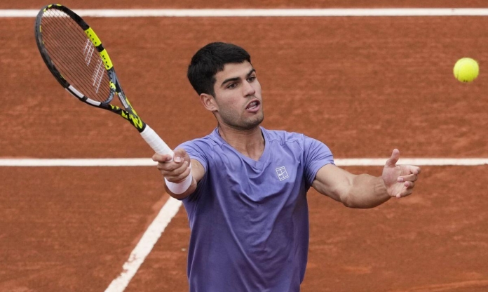 Alcaraz thẳng tiến vòng 1/8 Barcelona Open