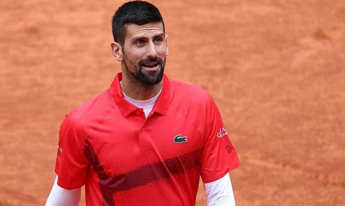 Medvedev gây thất vọng, Djokovic khởi đầu suôn sẻ tại Roland Garros
