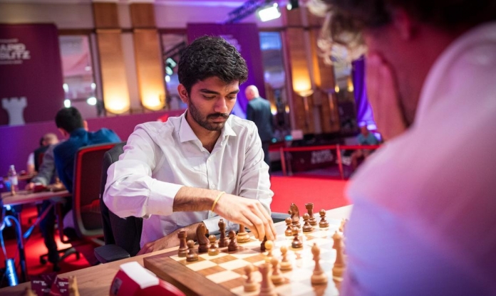 Guskesh tiếp tục vượt mặt Carlsen tại siêu giải cờ vua thế giới