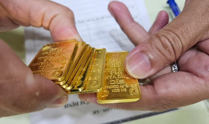 Giá vàng hôm nay trưa 4/8: Vàng trong nước giảm nhẹ