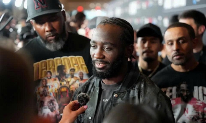 Terence Crawford lên tiếng về tin đồn chấn thương