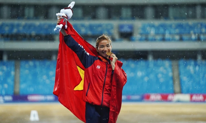 Các tuyển thủ điền kinh Việt Nam tập luyện trong nước trước thềm SEA Games 33