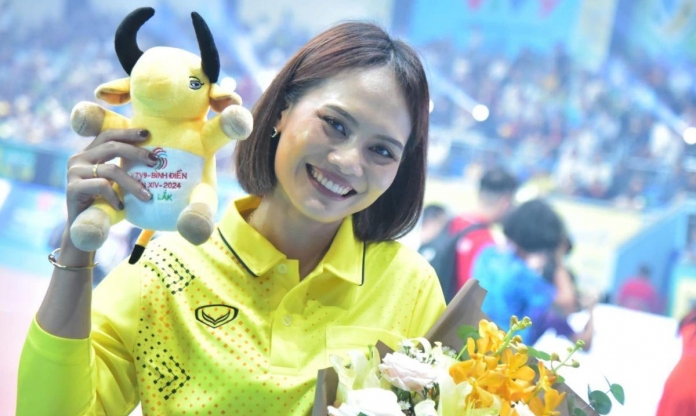 Nhan sắc nữ trọng tài Thái Lan gây sốt ở Cúp VTV9 - Bình Điền 2024