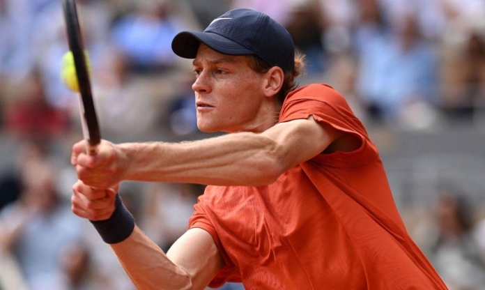 Jannik Sinner lần đầu lọt bán kết Roland Garros trong ngày lên ngôi số 1 thế giới