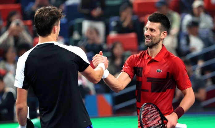 Bại tướng 19 tuổi của Djokovic ở Thượng Hải Masters từng bắt cá hai tay