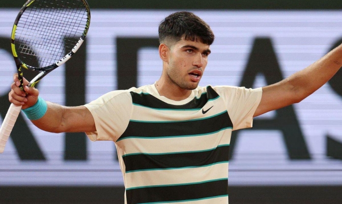 Khẳng định đẳng cấp, Alcaraz lọt tứ kết Roland Garros 2025