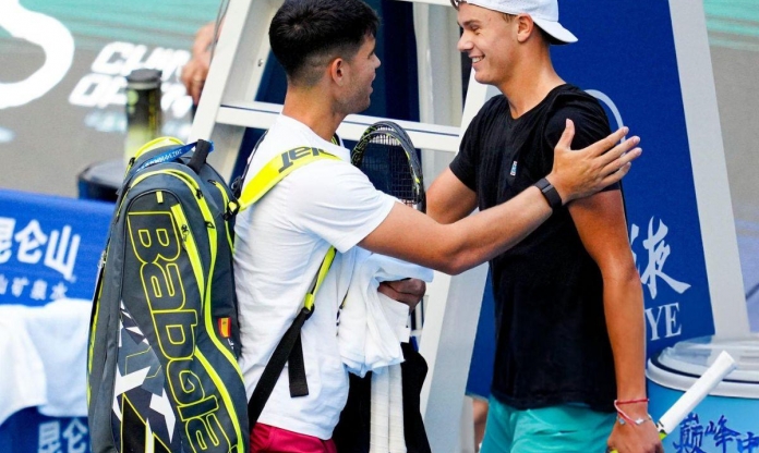 Huyền thoại tennis chỉ thẳng cái tên đủ khả năng bắt kịp Alcaraz, Sinner