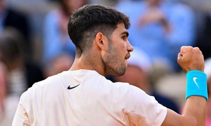 Alcaraz vào bán kết Roland Garros 2025 sau chiến thắng áp đảo