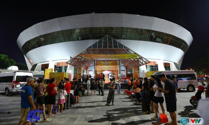 NHM bóng chuyền Việt Nam thức đêm 'săn' vé xem chung kết VTV Cup 2025