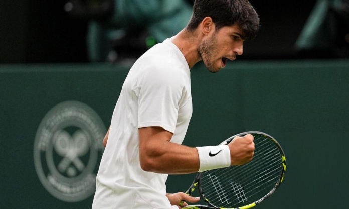 Alcaraz lọt tứ kết Wimbledon bằng chiến thắng thứ 22 liên tiếp