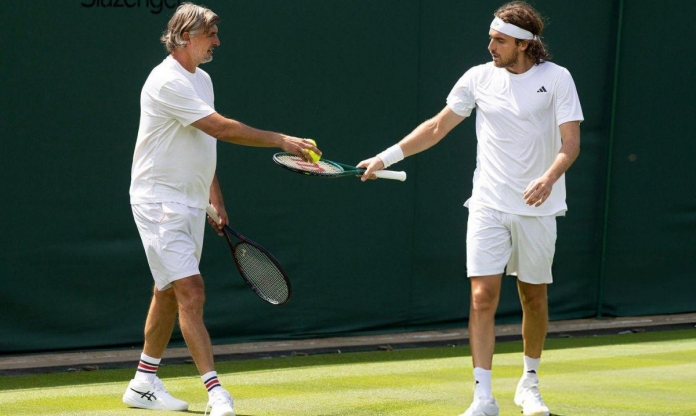 Tsitsipas sa thải thầy cũ Djokovic sau khi bị chê thẳng mặt