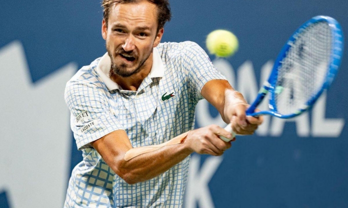 Medvedev để quên 'của quý' sau thất bại muối mặt ở Rogers Cup 2025