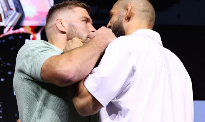 Israel Adesanya nhận định thẳng thắn về cặp đấu du Plessis-Chimaev