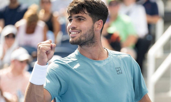 Alcaraz lọt bán kết Cincinnati, phả hơi nóng vào gáy Sinner