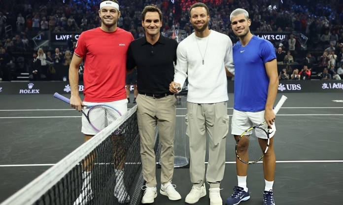 Alcaraz ngỡ ngàng trước 'hàng nóng' của Federer