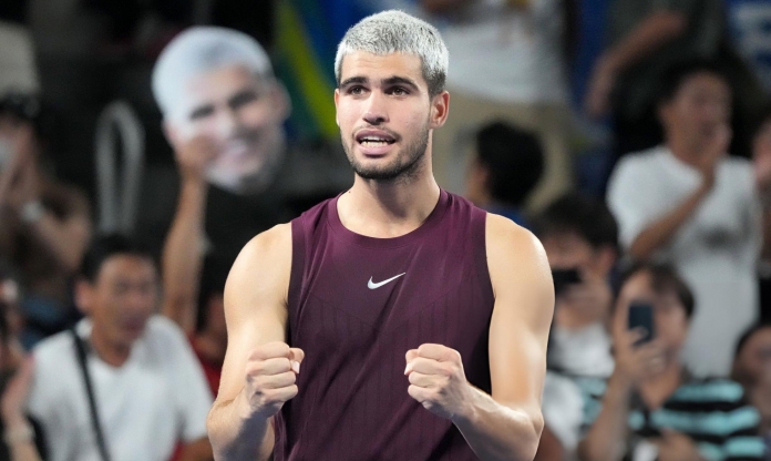 Hạ đẹp Fritz, Alcaraz giành danh hiệu thứ 8 trong năm 2025