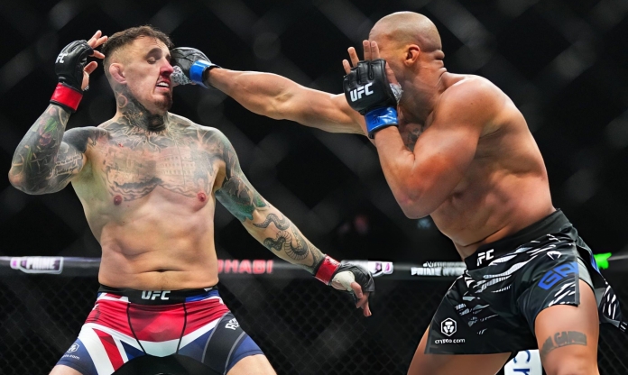 Tom Aspinall nói gì sau khi bị Ciryl Gane chọc mắt ở UFC 321