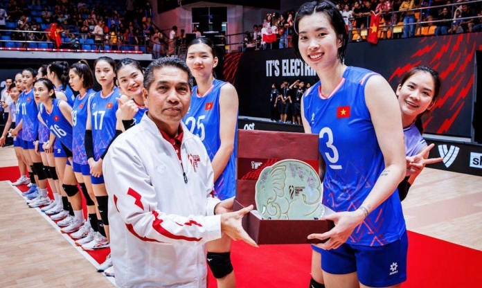 Chủ công Thanh Thúy hội quân cùng ĐTQG, xuất hiện với diện mạo mới lạ