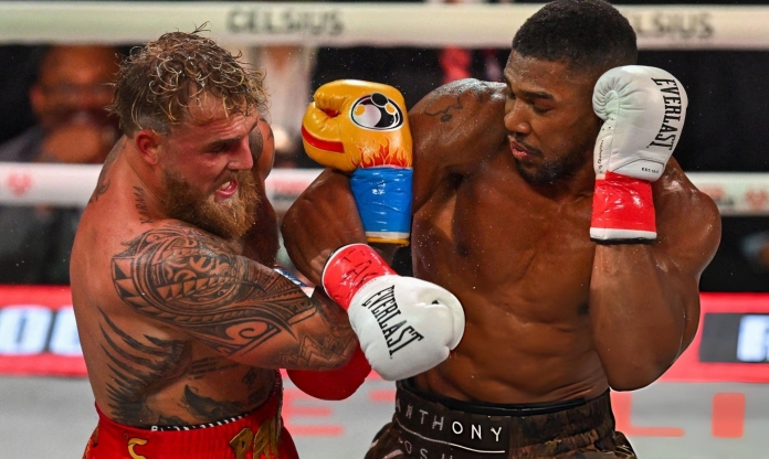 Anthony Joshua đấm 'sương sương' vẫn dễ dàng hạ knock-out Jake Paul