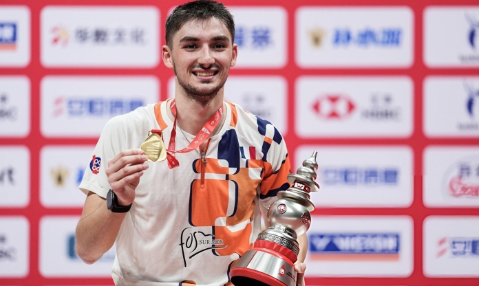 Thắng đậm số 1 thế giới, sao trẻ châu Âu đăng quang BWF World Tour Finals 2025